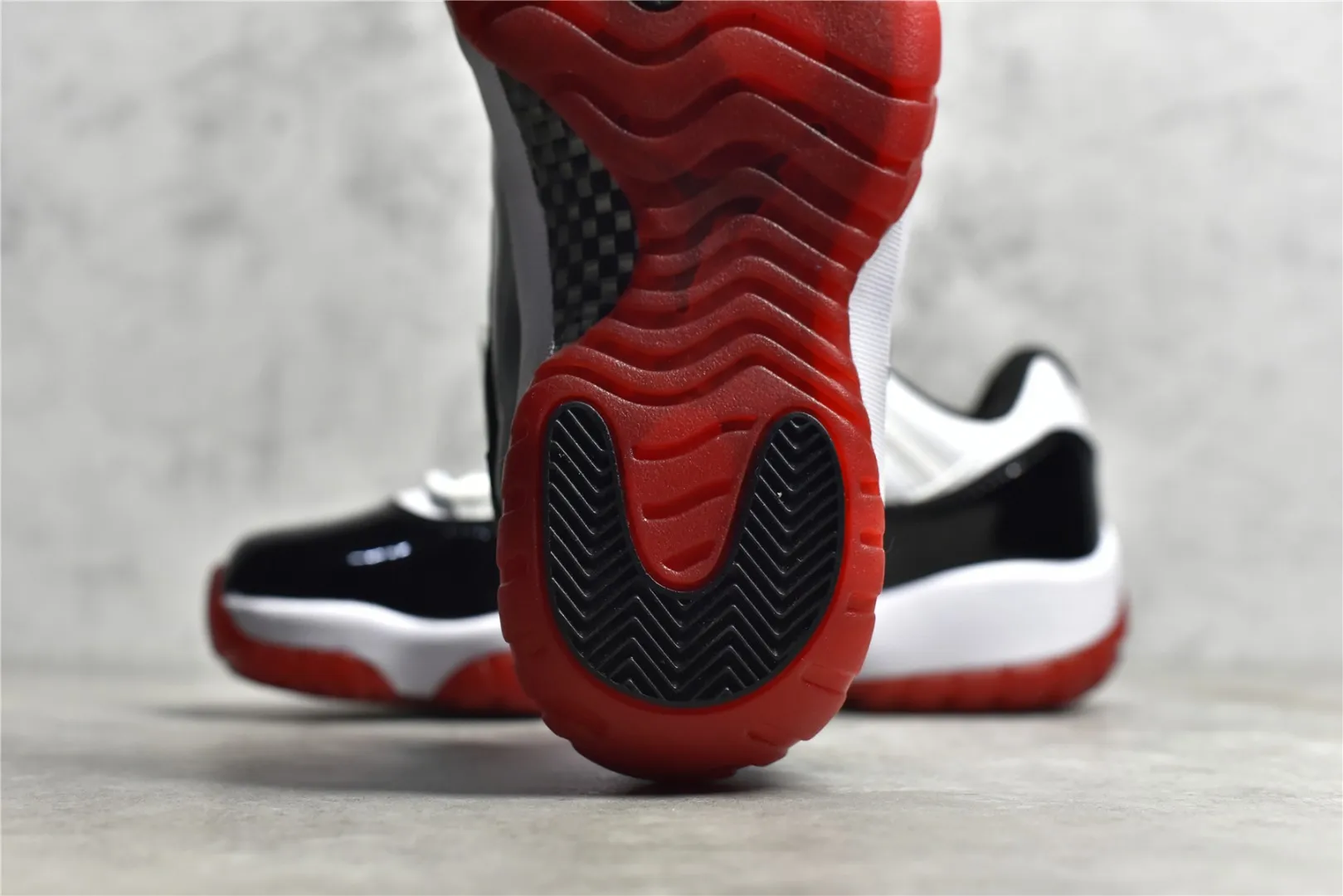 Air Jordan AJ11 Bred – Authentic Carbon Fiber Edition – High Top Sneakers – Red Black White – High Quality Replica Shoes – Nike Replica SoftTouch 1094