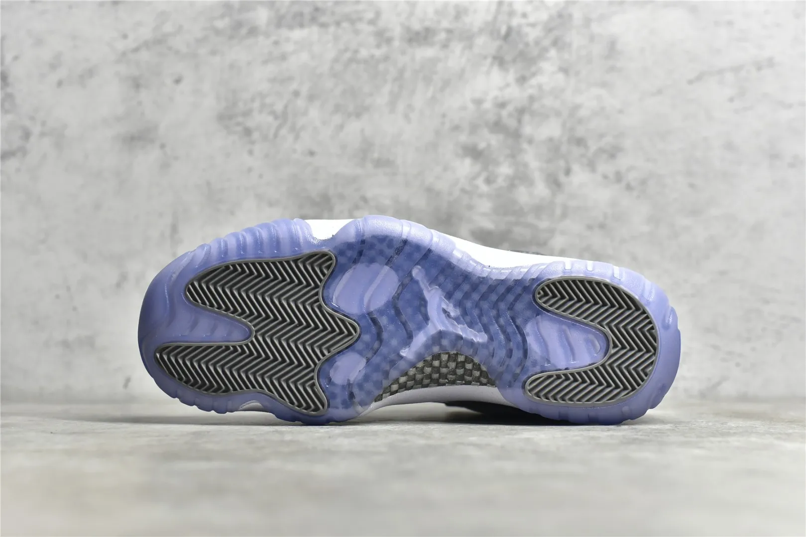 Air Jordan AJ11 Low – Cool Grey White – True Carbon Fiber Edition – High Quality Replica Basketball Shoes Neat 1092