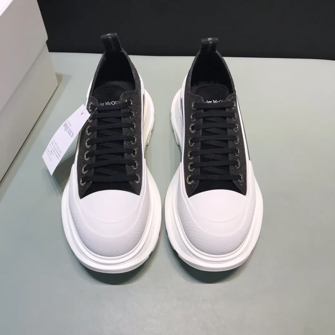 Comfortable Alexander McQueen Tread Slick Low in Black – Rep Shoes & Replica Alexander McQueen Shoes 6
