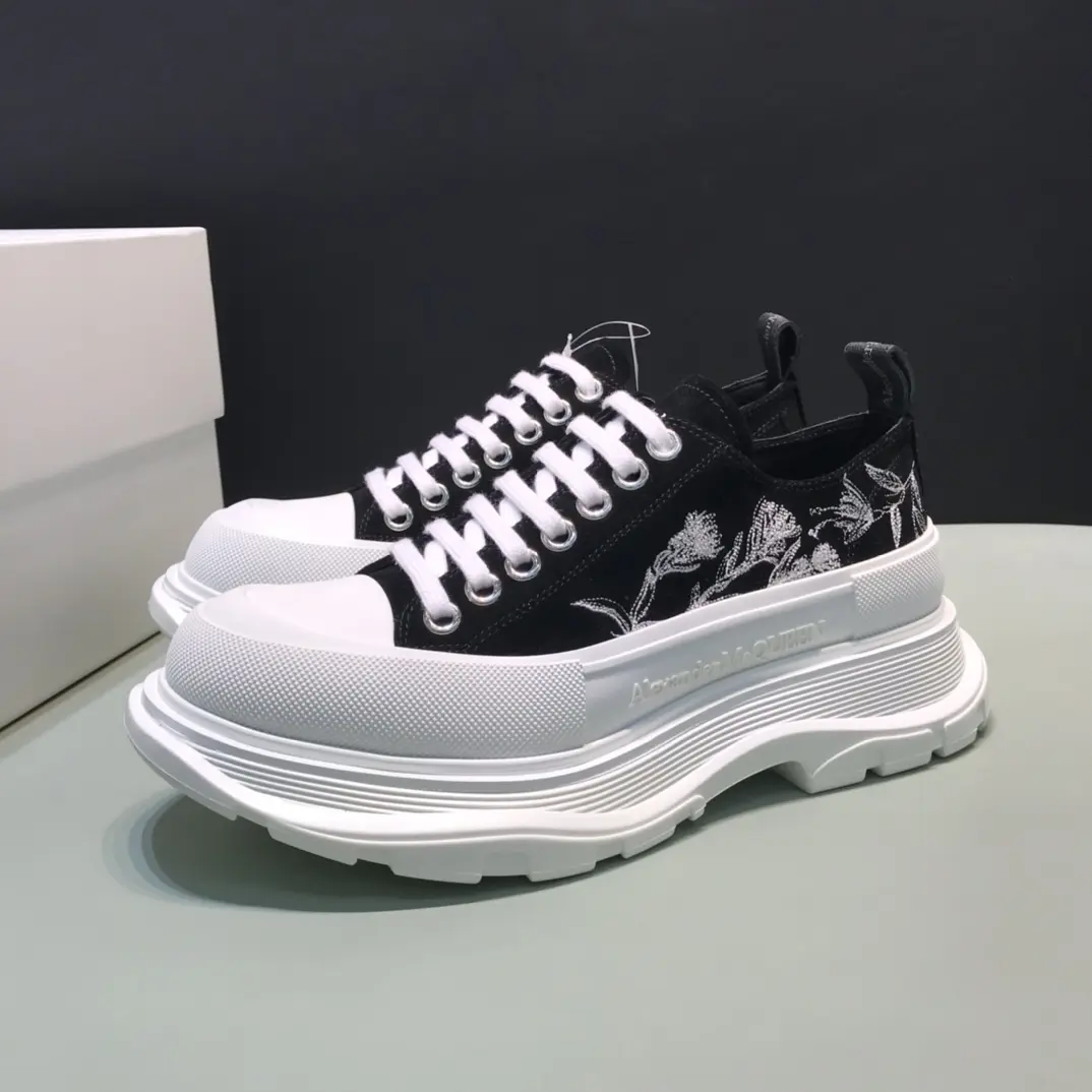 Comfortable Alexander McQueen Tread Slick Low in Black – Rep Shoes & Replica Alexander McQueen Shoes 6