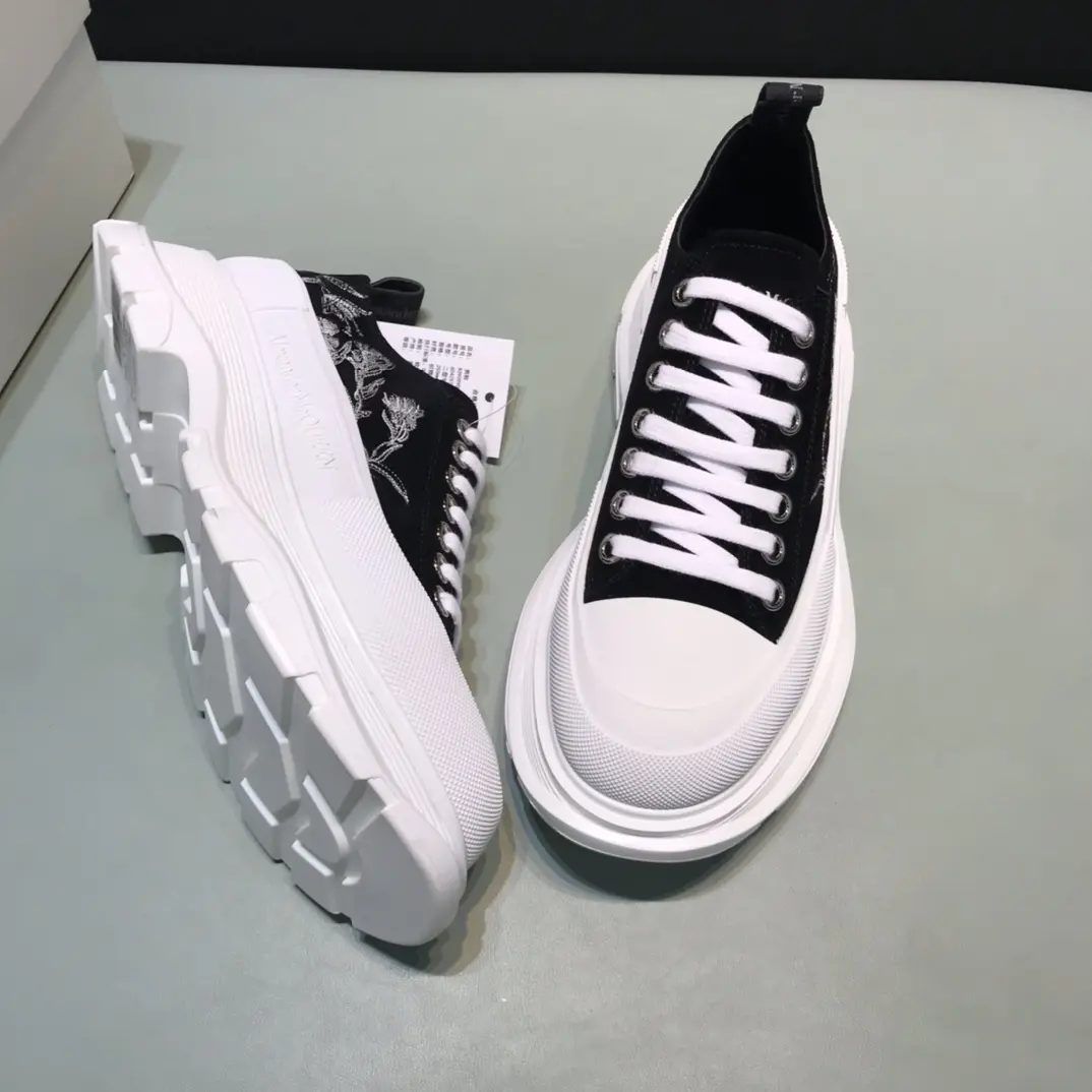 Alexander McQueen Tread Slick Low in Black – Rep Shoes & Replica Alexander McQueen Shoes Popular 3