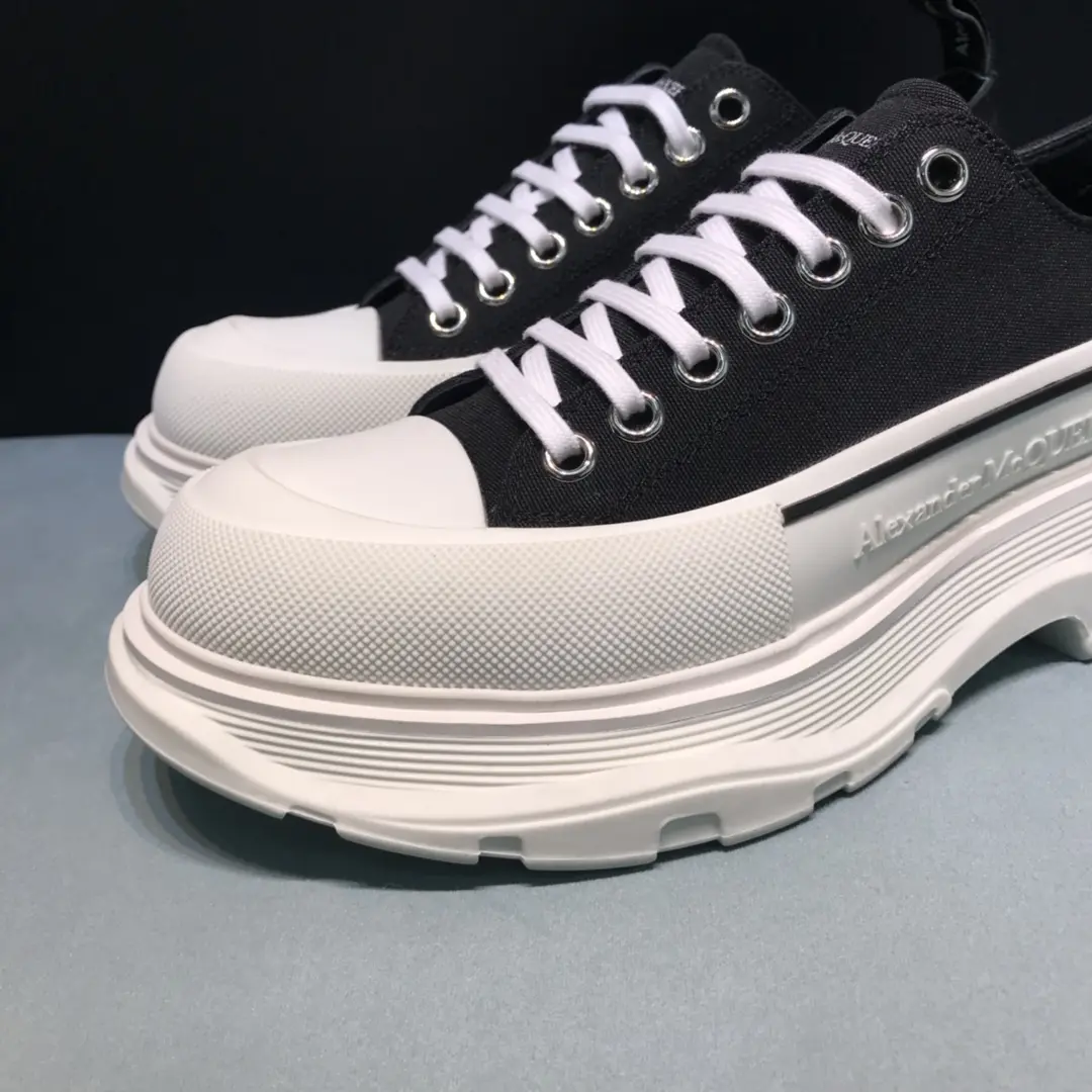 Alexander McQueen Tread Slick Low in Black – Rep Shoes & Replica Alexander McQueen Shoes Popular 3