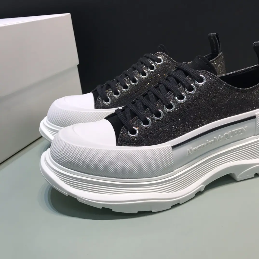 Alexander McQueen Tread Slick Low in Black – Rep Shoes & Replica Alexander McQueen Shoes Popular 3