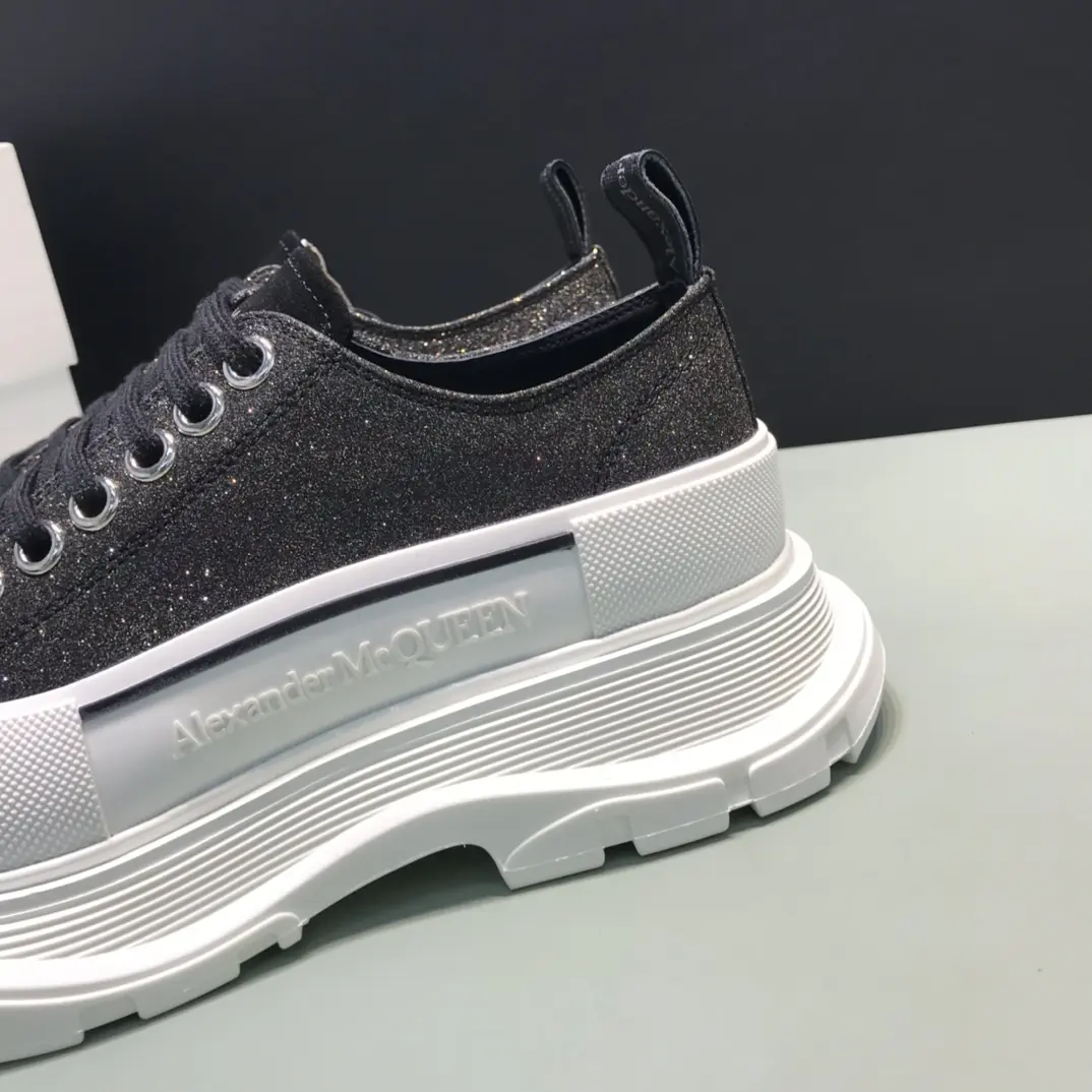 Alexander McQueen Tread Slick Low in Black – Rep Shoes & Replica Alexander McQueen Shoes Popular 3