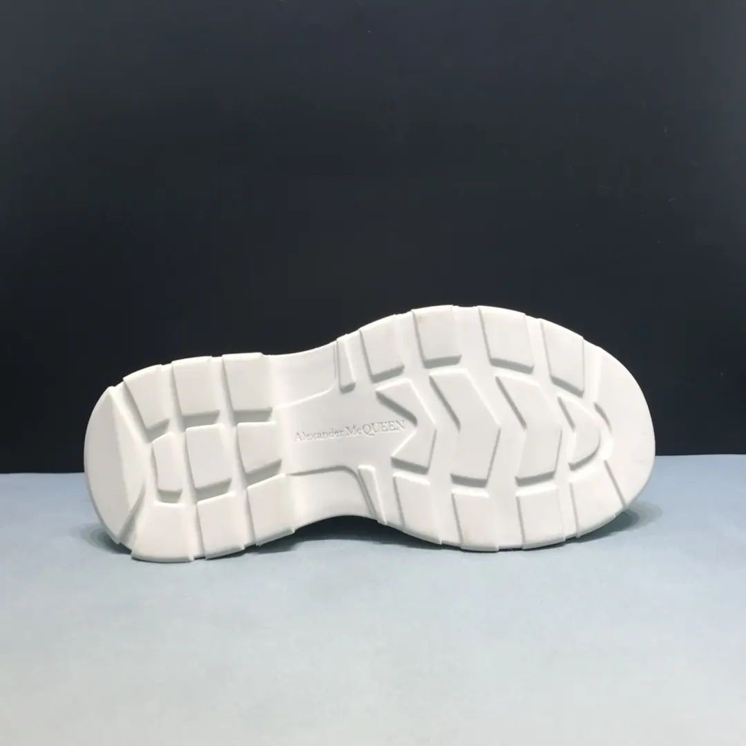 Alexander McQueen Tread Slick Low in Black – Rep Shoes & Replica Alexander McQueen Shoes Popular 3