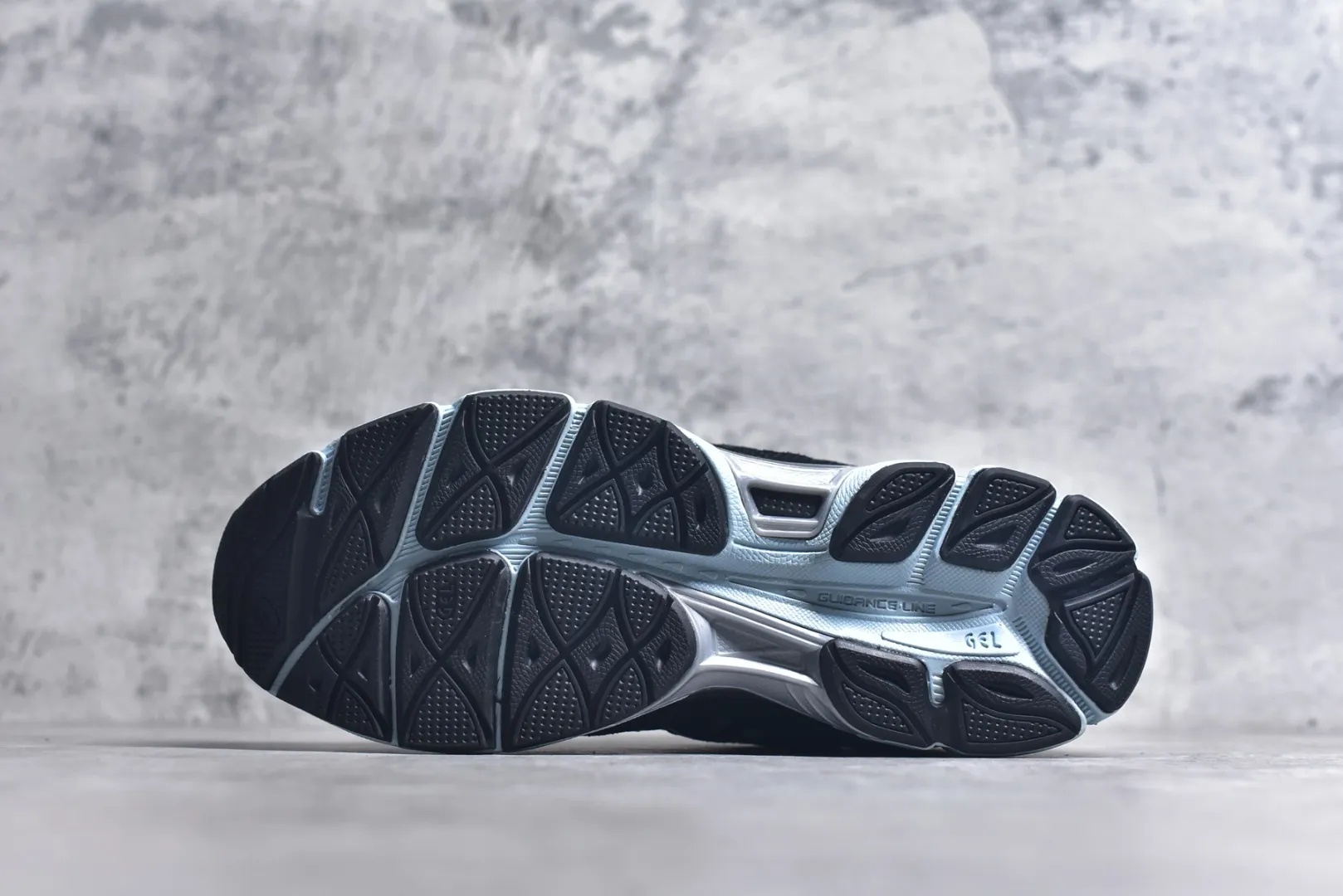 Asics GEL-NYC Black Silver High Quality Replica Sneakers with 1:1 Precision EyeCatching 654