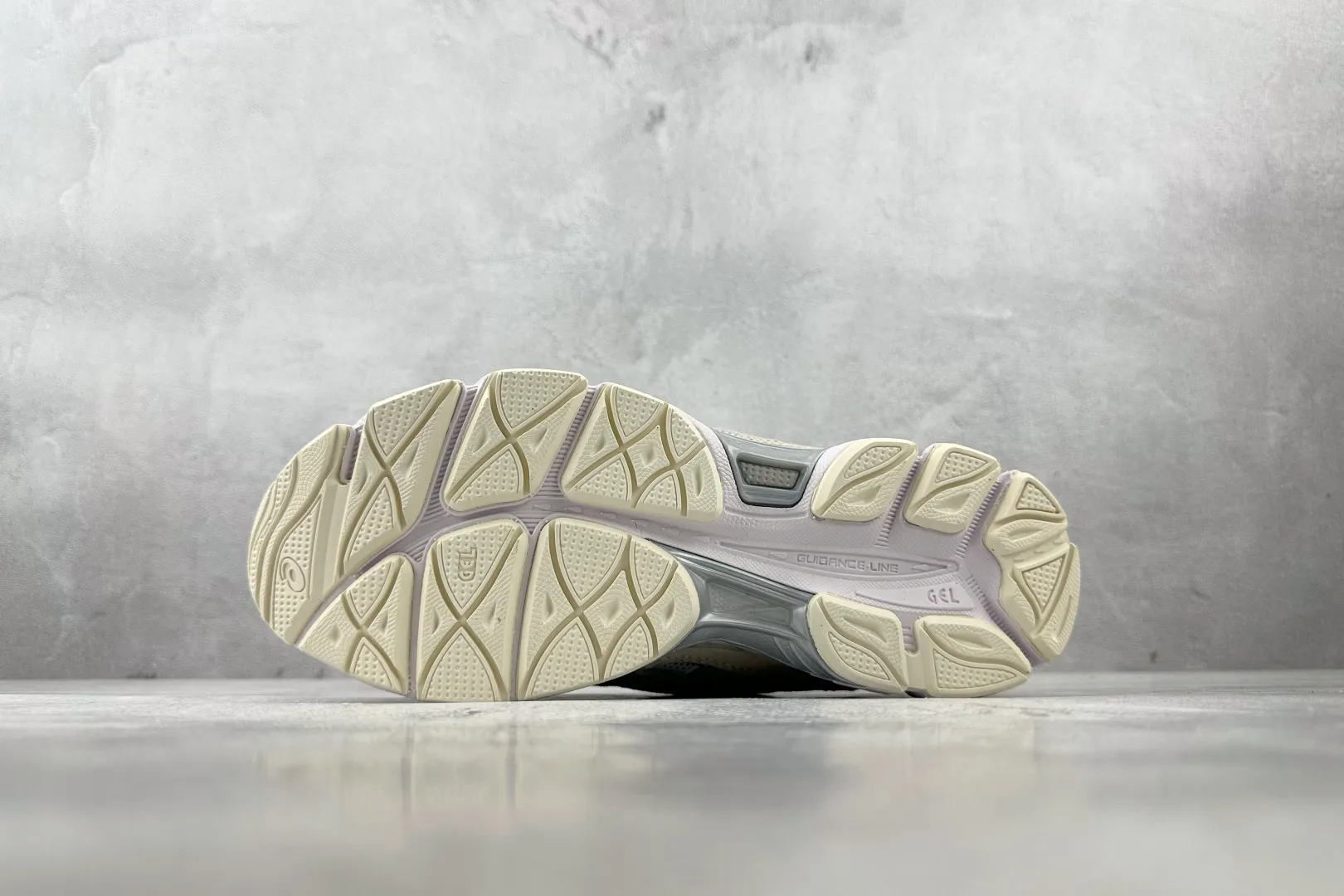 Asics GEL-NYC Grey White Replica Sneakers – High Quality Asics Running Replicas Upgraded 691
