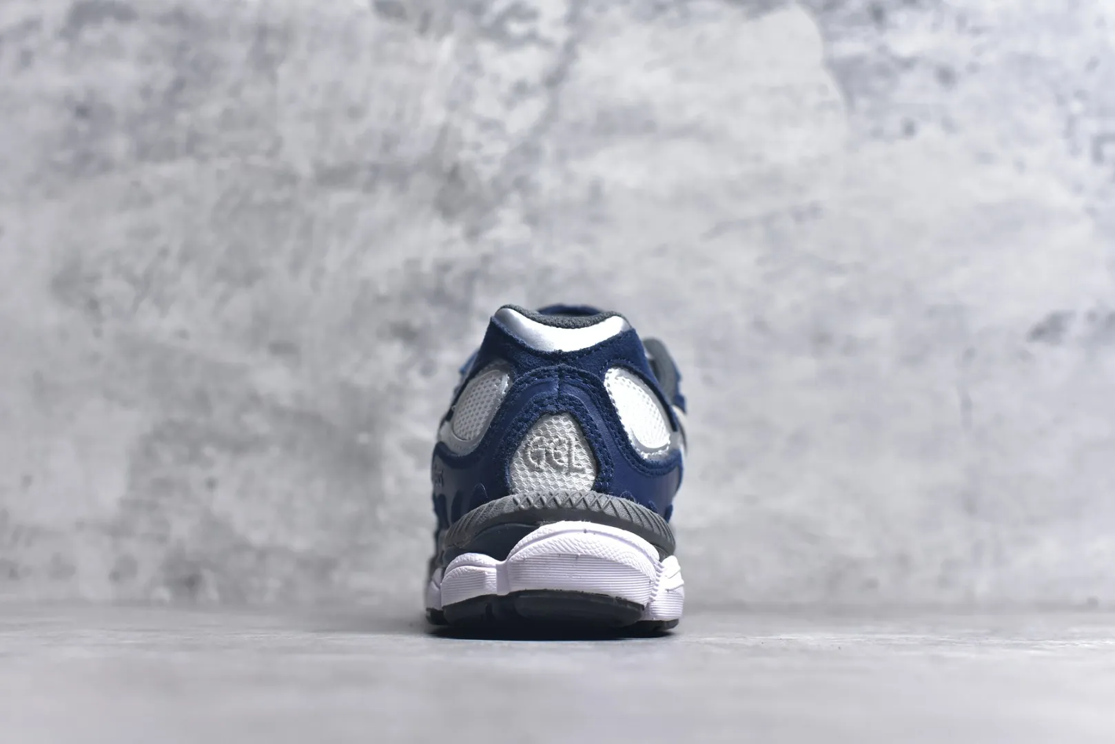 ZeroBulk Asics GEL-NYC Navy Silver Replica Sneakers – High Quality Asics Running Replicas 652