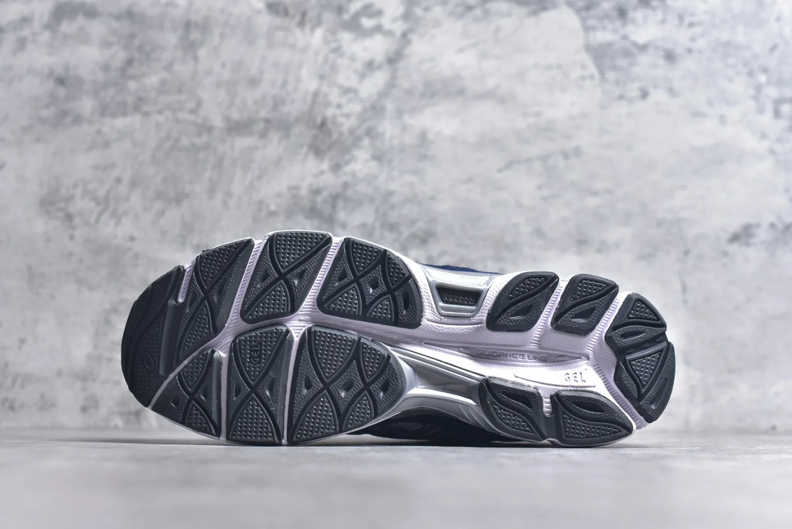 ZeroBulk Asics GEL-NYC Navy Silver Replica Sneakers – High Quality Asics Running Replicas 652