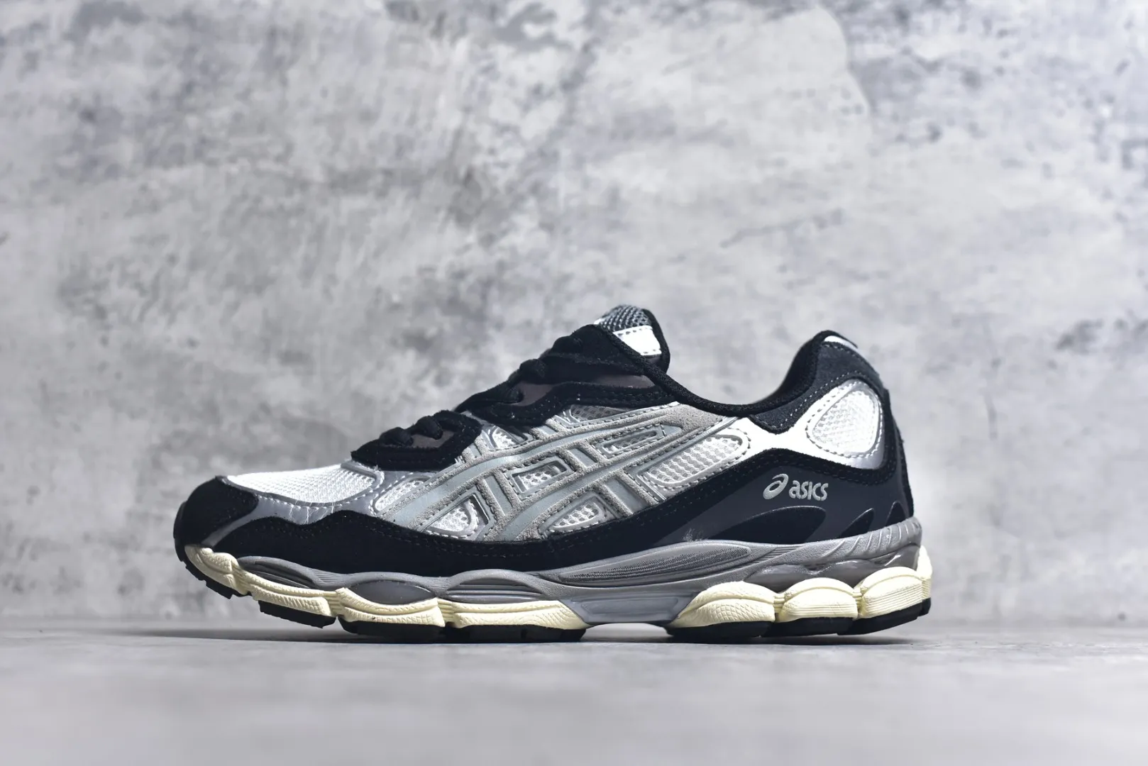 Versatile Asics GEL-NYC Silver Black Low Top Replica Sneakers – High Quality Asics Running Replicas 648