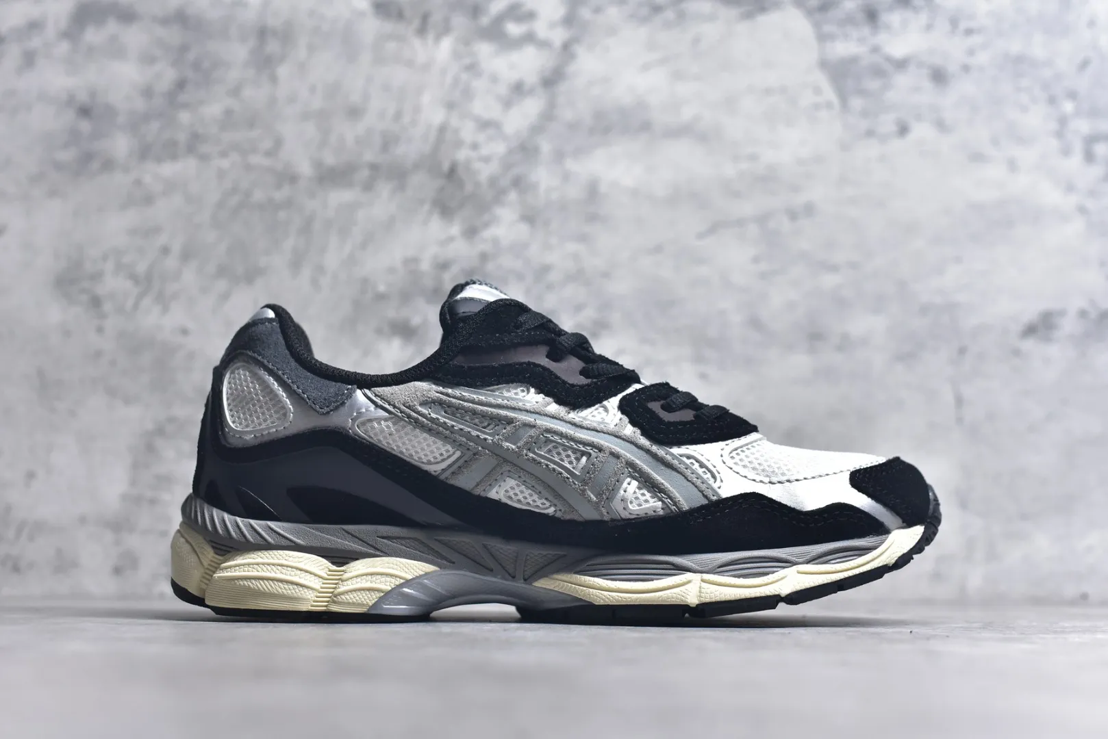 Versatile Asics GEL-NYC Silver Black Low Top Replica Sneakers – High Quality Asics Running Replicas 648