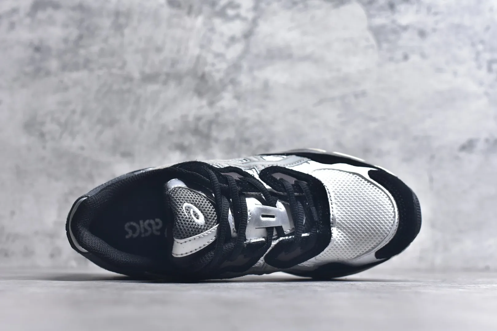Versatile Asics GEL-NYC Silver Black Low Top Replica Sneakers – High Quality Asics Running Replicas 648