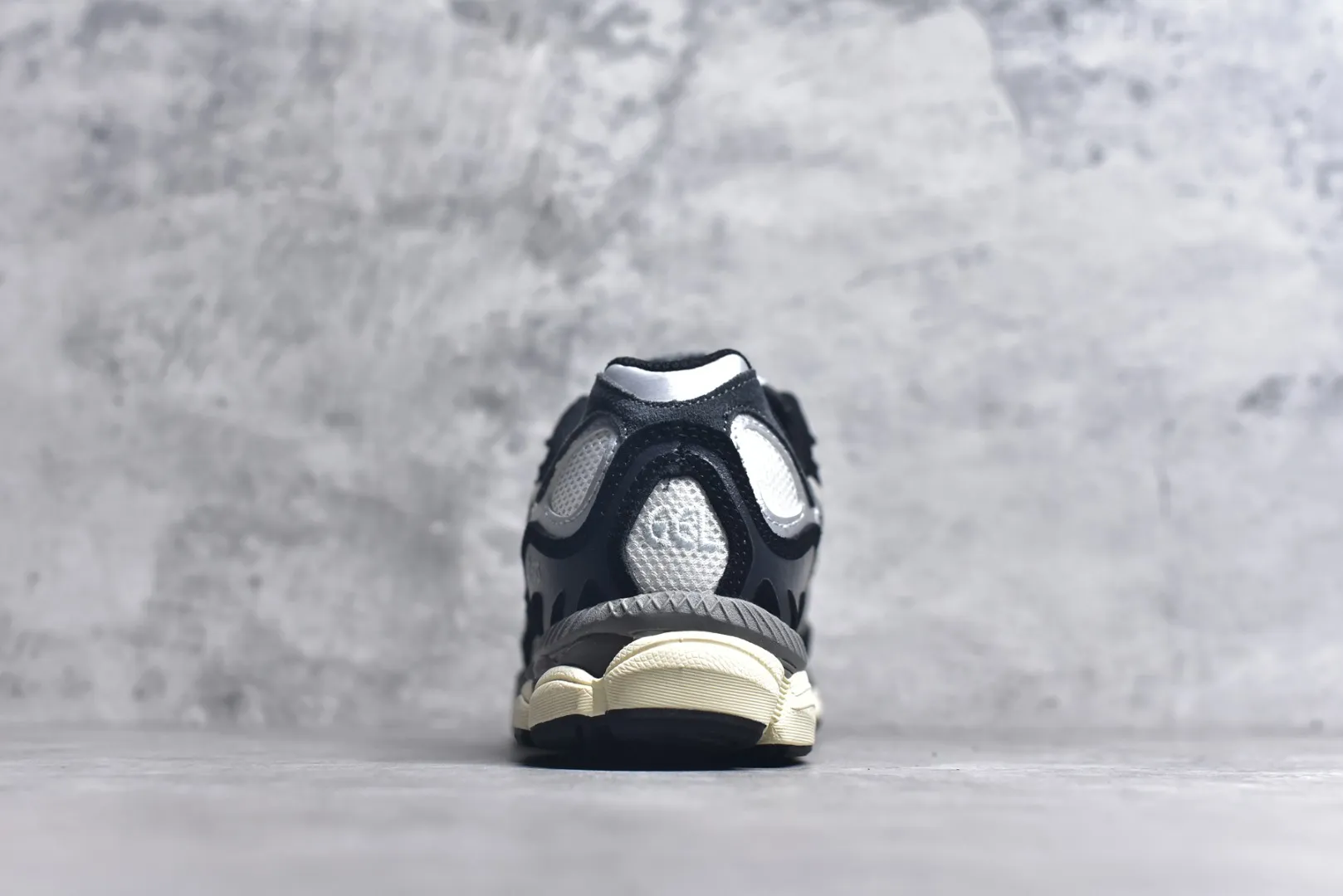 Versatile Asics GEL-NYC Silver Black Low Top Replica Sneakers – High Quality Asics Running Replicas 648