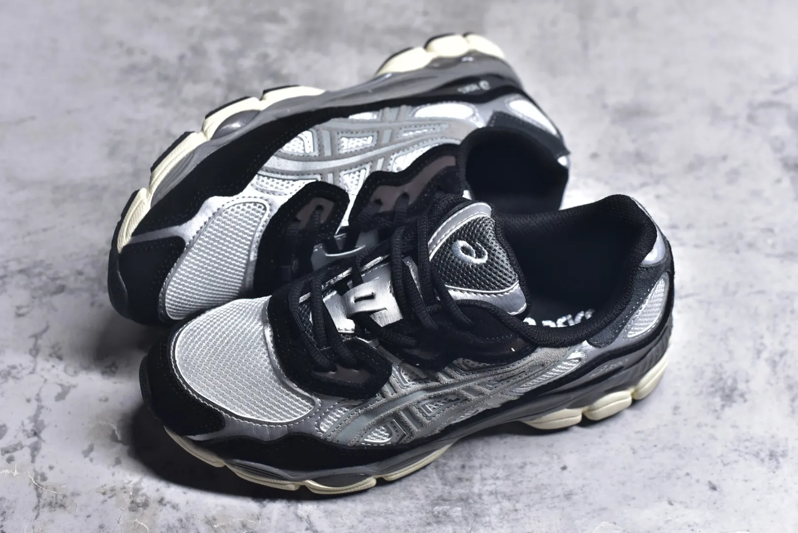 Versatile Asics GEL-NYC Silver Black Low Top Replica Sneakers – High Quality Asics Running Replicas 648