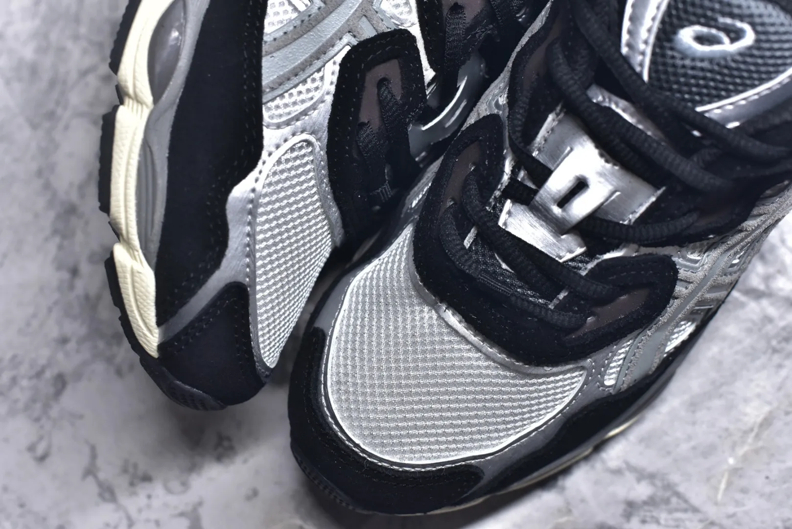 Versatile Asics GEL-NYC Silver Black Low Top Replica Sneakers – High Quality Asics Running Replicas 648