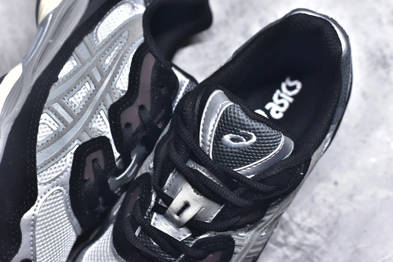 Versatile Asics GEL-NYC Silver Black Low Top Replica Sneakers – High Quality Asics Running Replicas 648