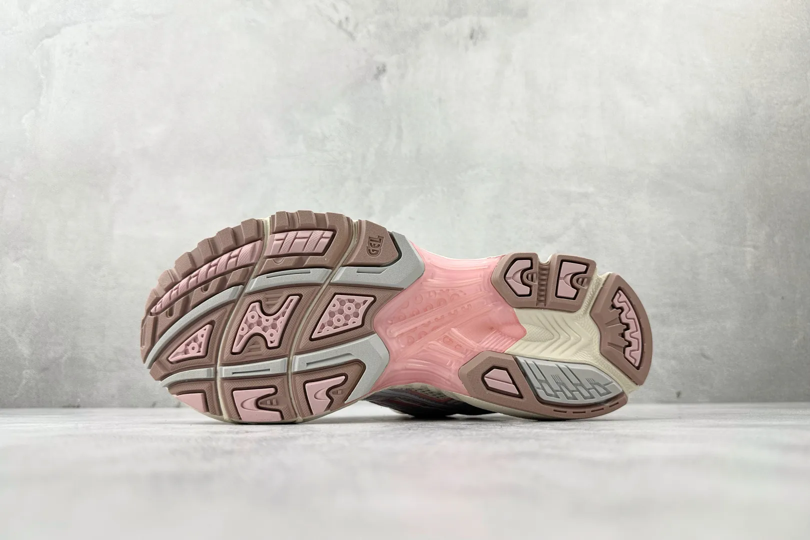 Trendy Asics Gel-Kayano 14 Pink White Replica Sneakers – High Quality Asics Running Replicas 605