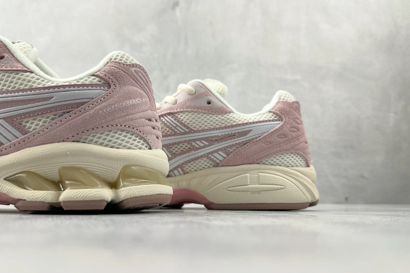 Trendy Asics Gel-Kayano 14 Pink White Replica Sneakers – High Quality Asics Running Replicas 605
