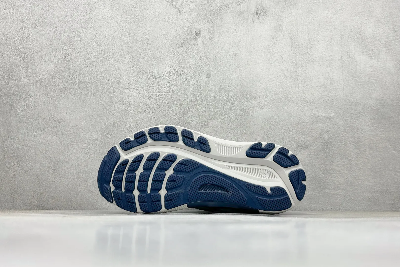 Asics Gel-Kayano 31 White Navy Running Shoes – High Quality Replica Asics Sneakers 1: FashionForward 597