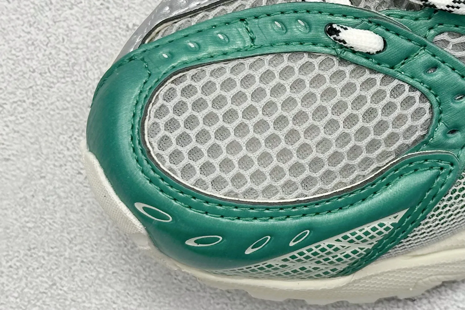 ZipUp Asics Gel-Nimbus 10.1 Green Running Shoes – High Quality Asics Running Replicas & 1:1 Asics Sneakers 664
