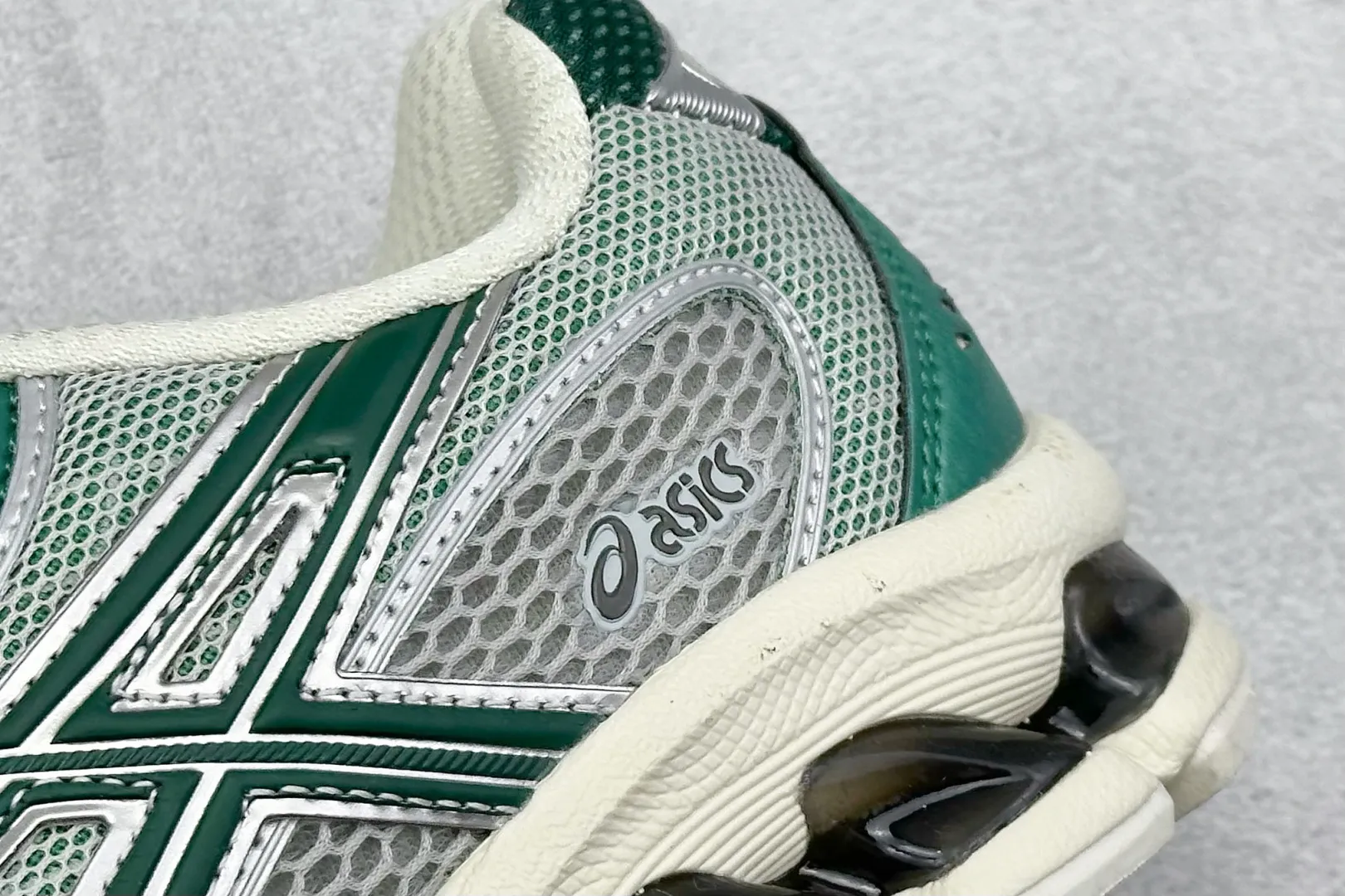 ZipUp Asics Gel-Nimbus 10.1 Green Running Shoes – High Quality Asics Running Replicas & 1:1 Asics Sneakers 664