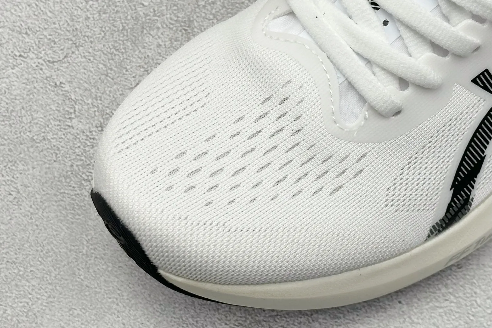 Sleek Asics Magic Speed 4 White Running Shoes – High Quality Replica Asics & 1:1 Asics Sneakers 694