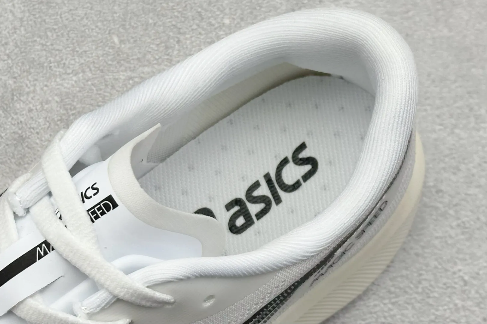 Sleek Asics Magic Speed 4 White Running Shoes – High Quality Replica Asics & 1:1 Asics Sneakers 694