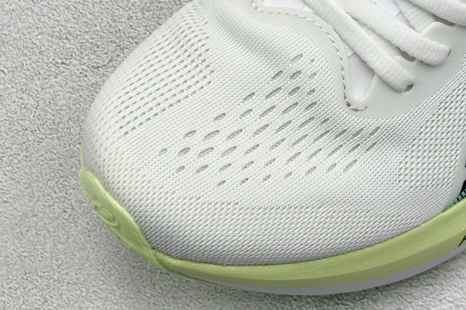 Asics Magic Speed 4 White Running Shoes – High Quality Replica Asics Sneakers 1: RelaxedFit 693