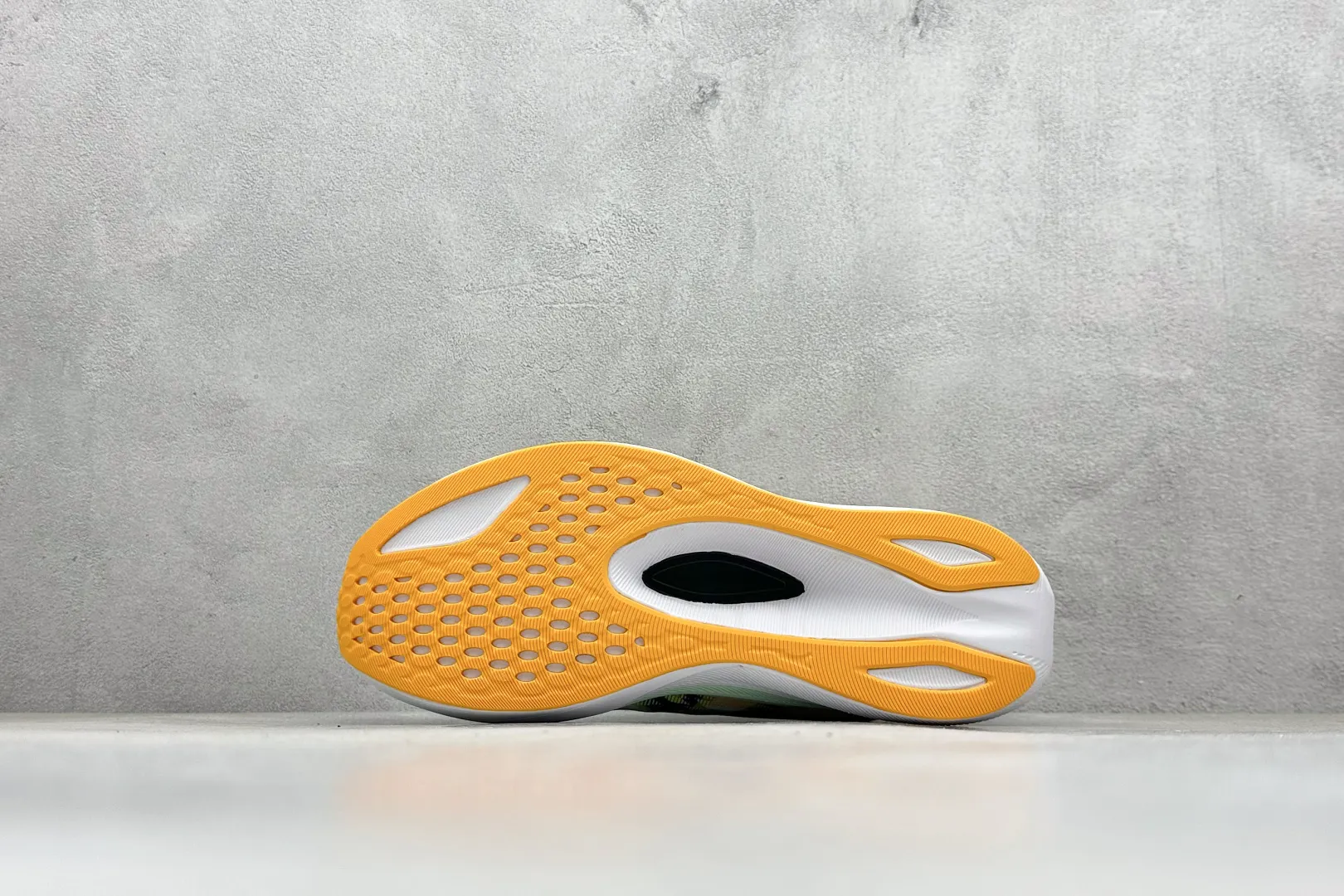 Soft Asics Magic Speed 4 White Yellow Running Shoes – High Quality Replica Asics Sneakers 1: 698
