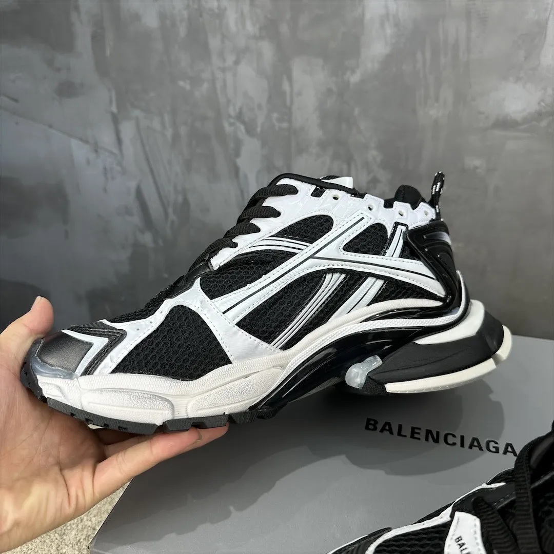 Snug Balenciaga Runner 7.5 Black White Replica Sneakers 723