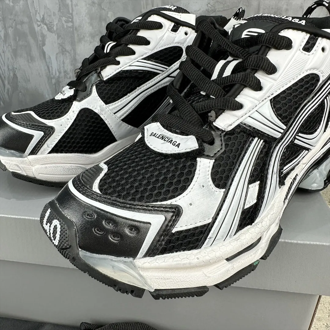 Snug Balenciaga Runner 7.5 Black White Replica Sneakers 723