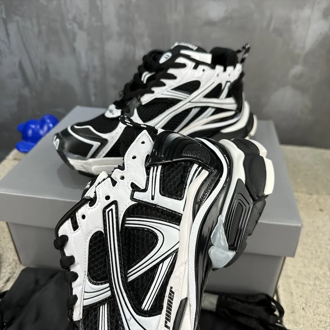 Snug Balenciaga Runner 7.5 Black White Replica Sneakers 723