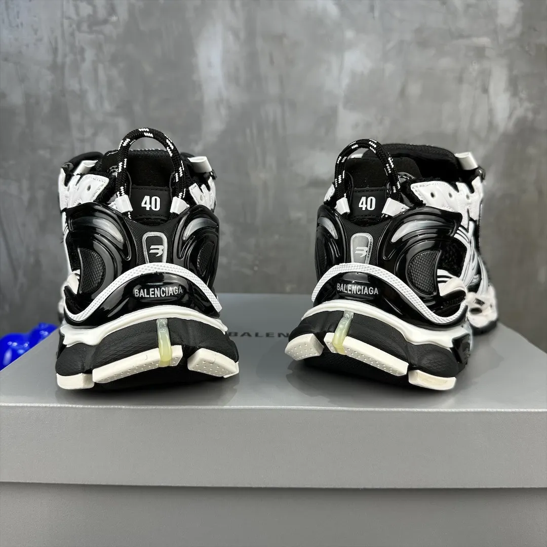 Snug Balenciaga Runner 7.5 Black White Replica Sneakers 723