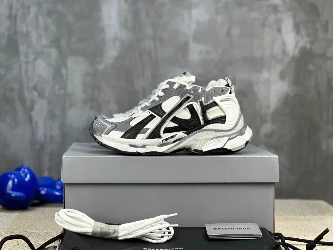 Balenciaga Runner 7.5 Grey White Replica Sneaker Practical 729