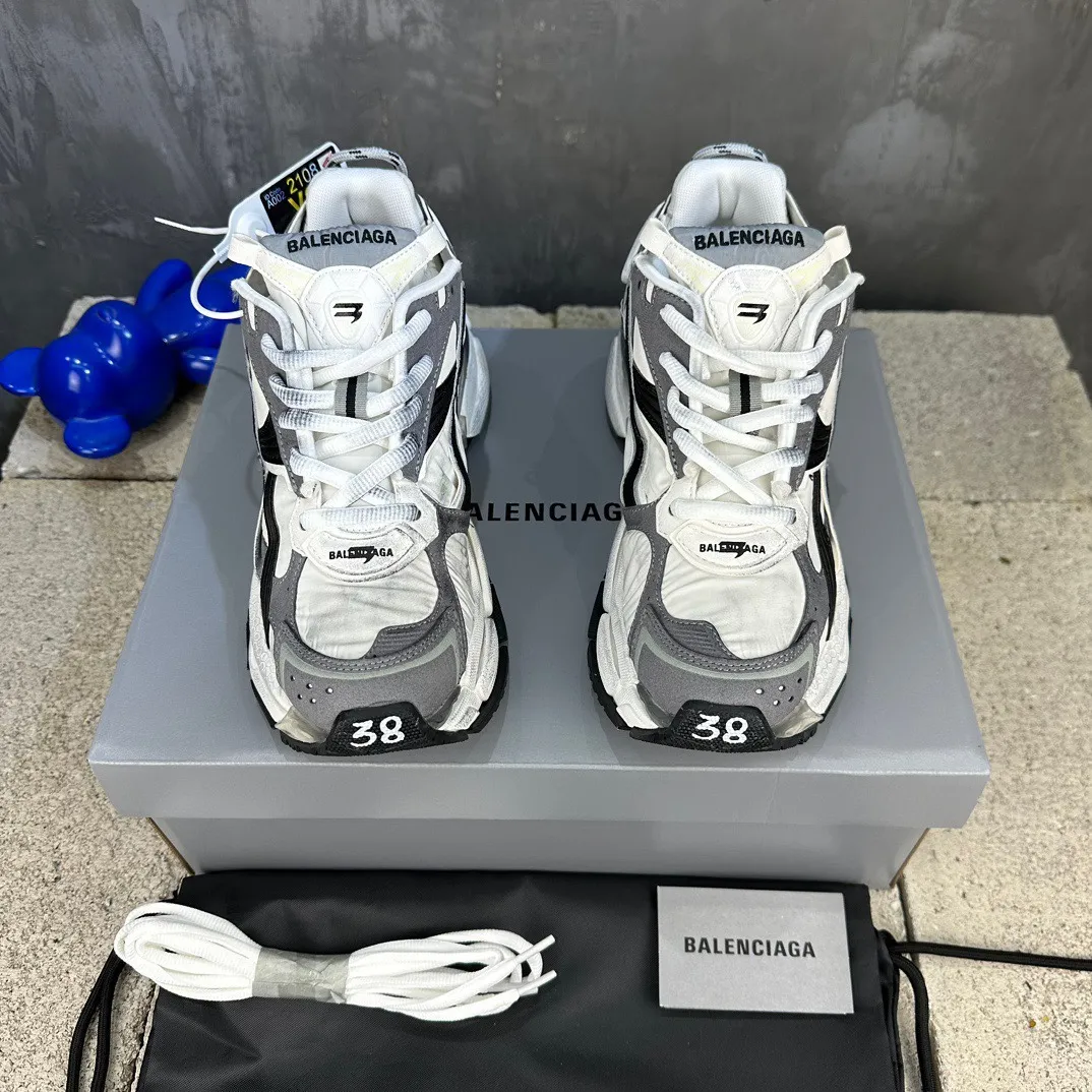 Balenciaga Runner 7.5 Grey White Replica Sneaker Practical 729