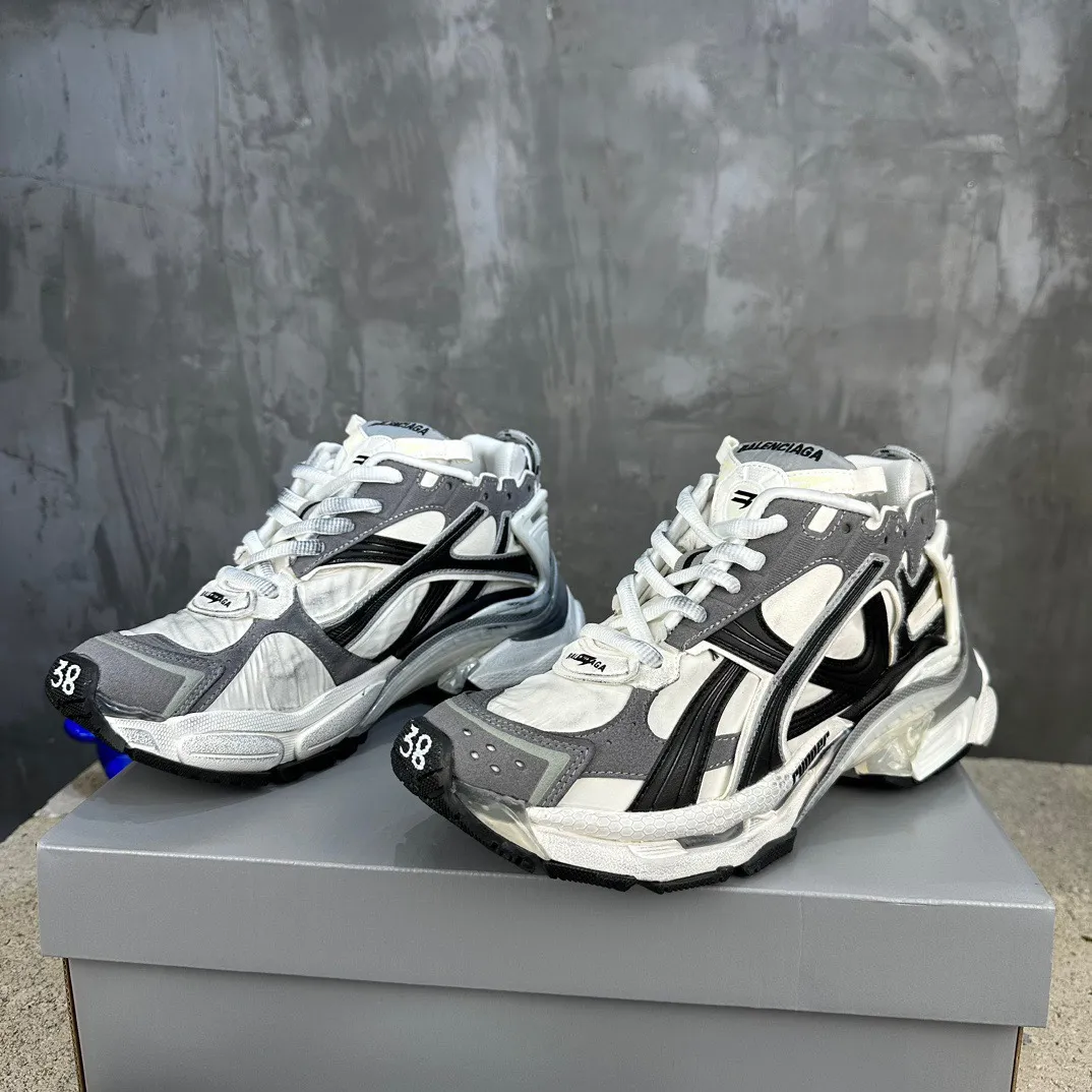 Balenciaga Runner 7.5 Grey White Replica Sneaker Practical 729