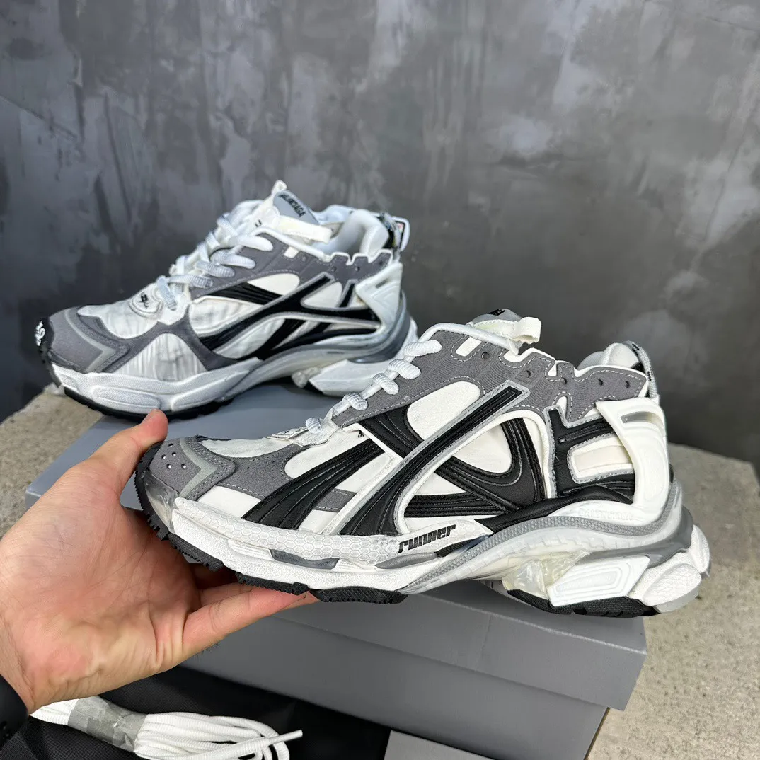 Balenciaga Runner 7.5 Grey White Replica Sneaker Practical 729