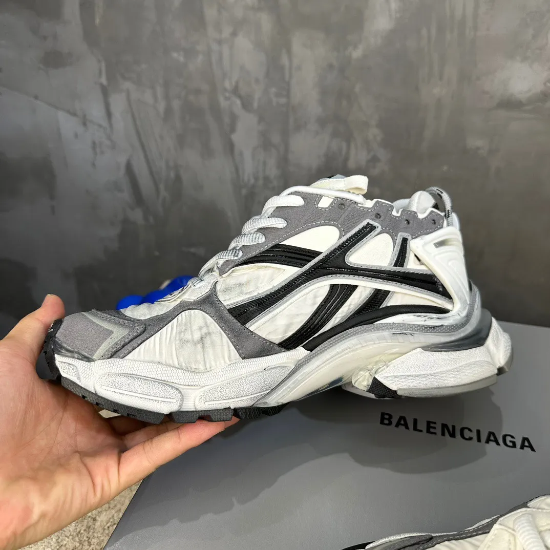 Balenciaga Runner 7.5 Grey White Replica Sneaker Practical 729