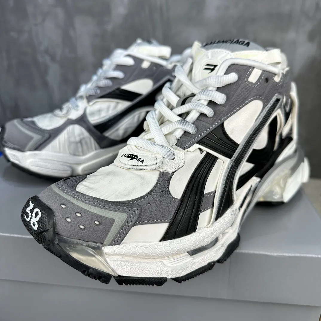 Balenciaga Runner 7.5 Grey White Replica Sneaker Practical 729