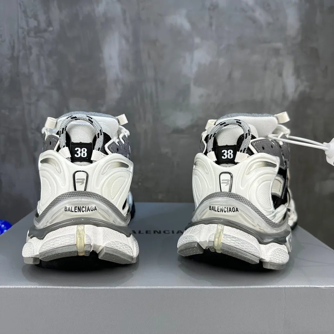 Balenciaga Runner 7.5 Grey White Replica Sneaker Practical 729