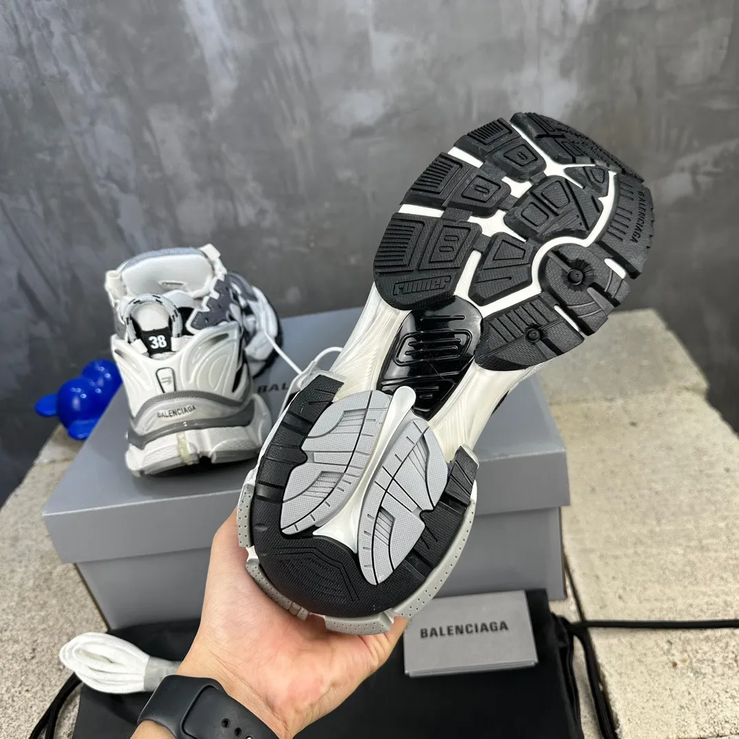 Balenciaga Runner 7.5 Grey White Replica Sneaker Practical 729