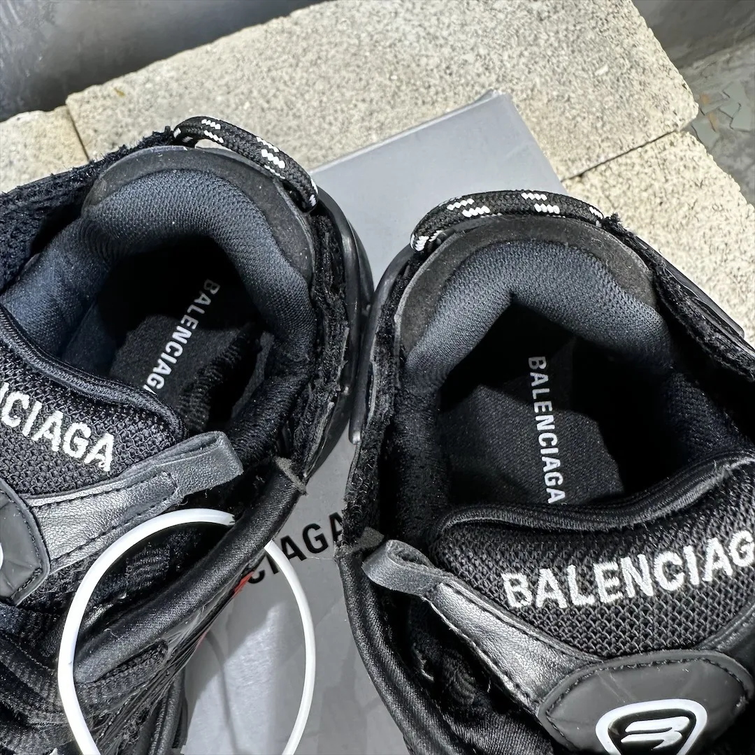 Balenciaga Runner Black Red Graffiti Replica Sneakers –  Rep Shoes Breathable 726