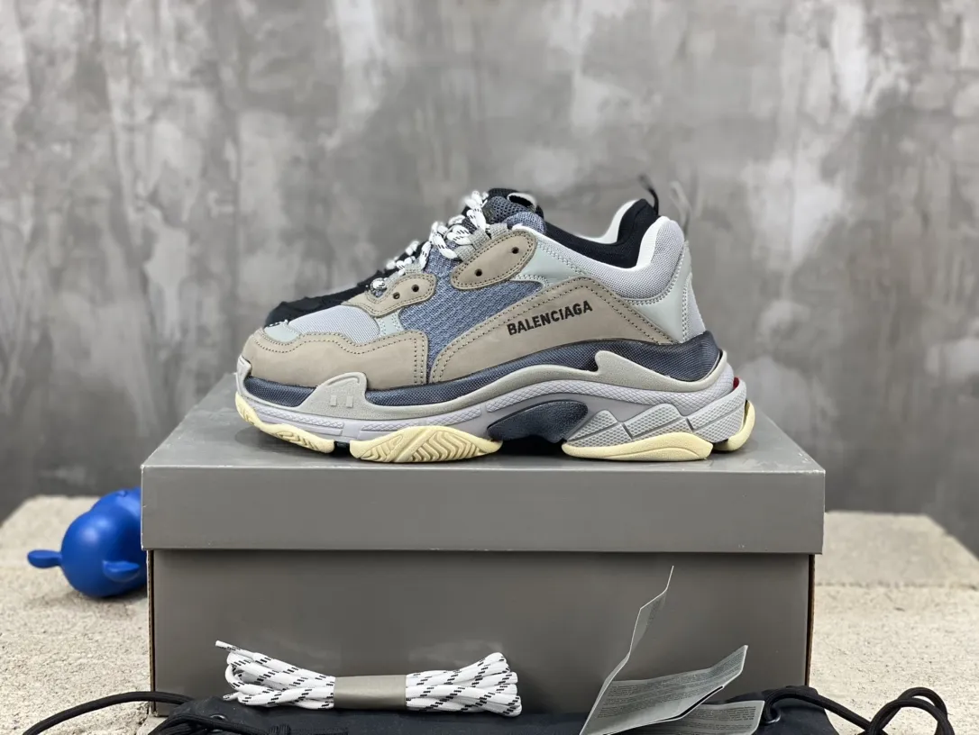UrbanStyle Balenciaga Triple S Grey Dad Sneakers –  Replica Sneakers & Balenciaga Shoes Replica 774