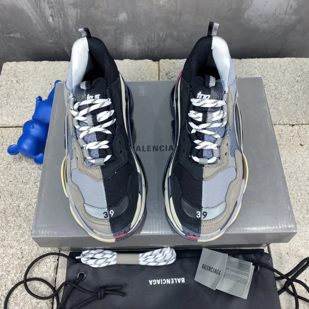 UrbanStyle Balenciaga Triple S Grey Dad Sneakers –  Replica Sneakers & Balenciaga Shoes Replica 774