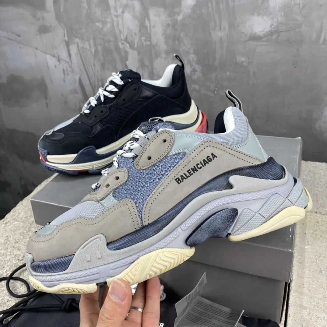 UrbanStyle Balenciaga Triple S Grey Dad Sneakers –  Replica Sneakers & Balenciaga Shoes Replica 774