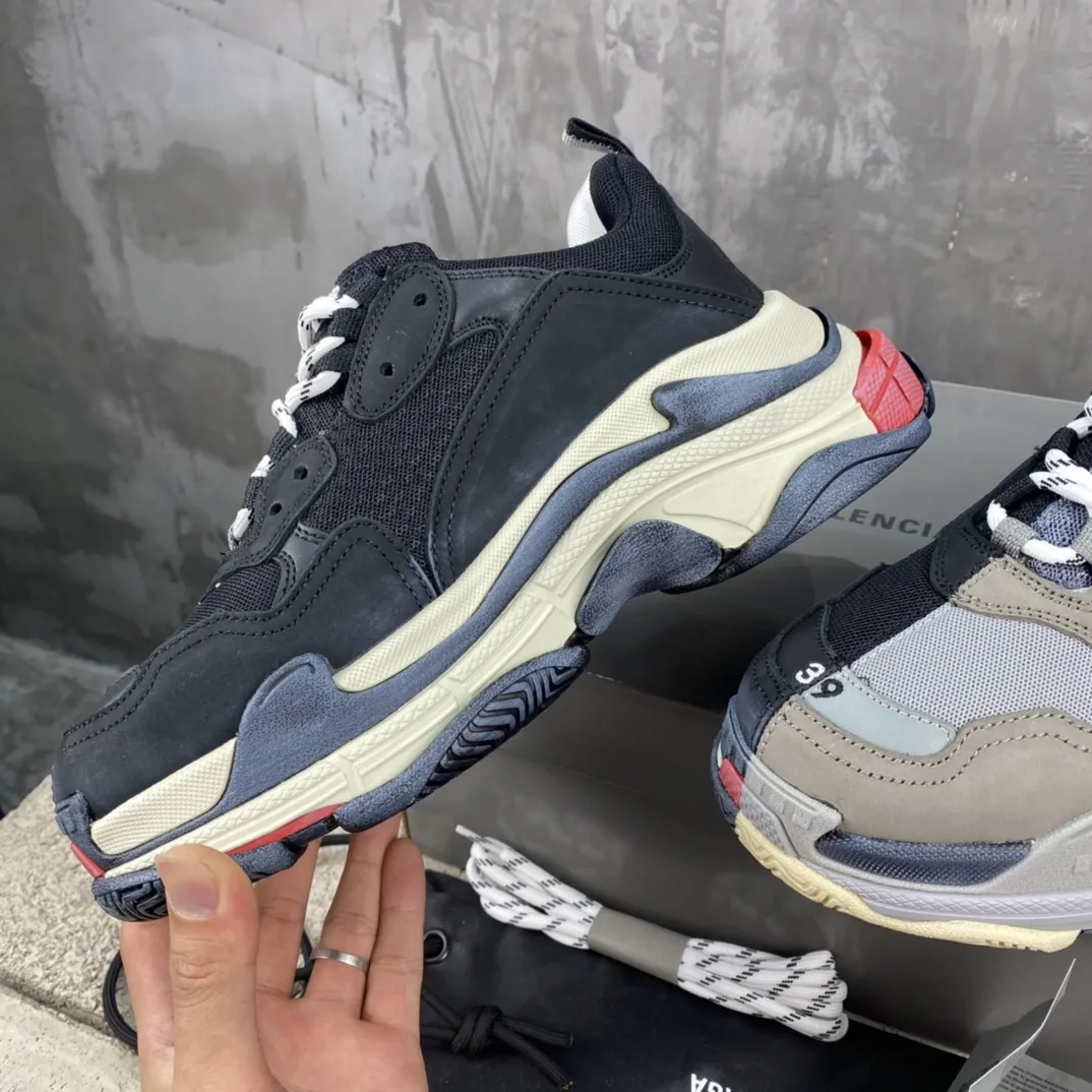 UrbanStyle Balenciaga Triple S Grey Dad Sneakers –  Replica Sneakers & Balenciaga Shoes Replica 774