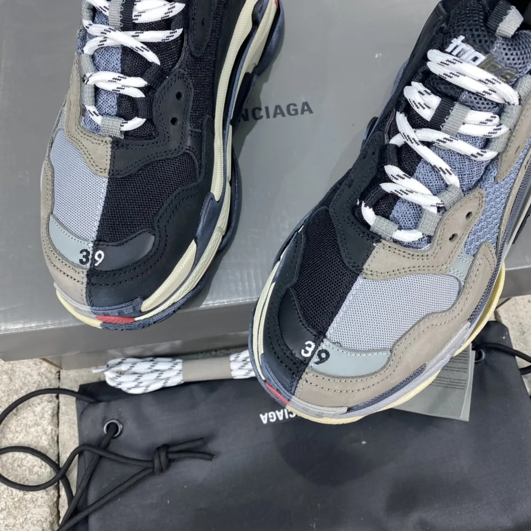 UrbanStyle Balenciaga Triple S Grey Dad Sneakers –  Replica Sneakers & Balenciaga Shoes Replica 774