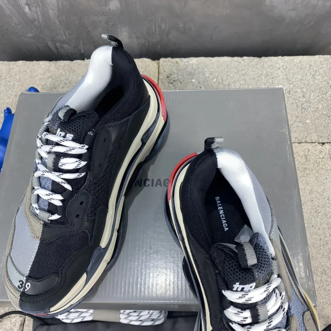 UrbanStyle Balenciaga Triple S Grey Dad Sneakers –  Replica Sneakers & Balenciaga Shoes Replica 774