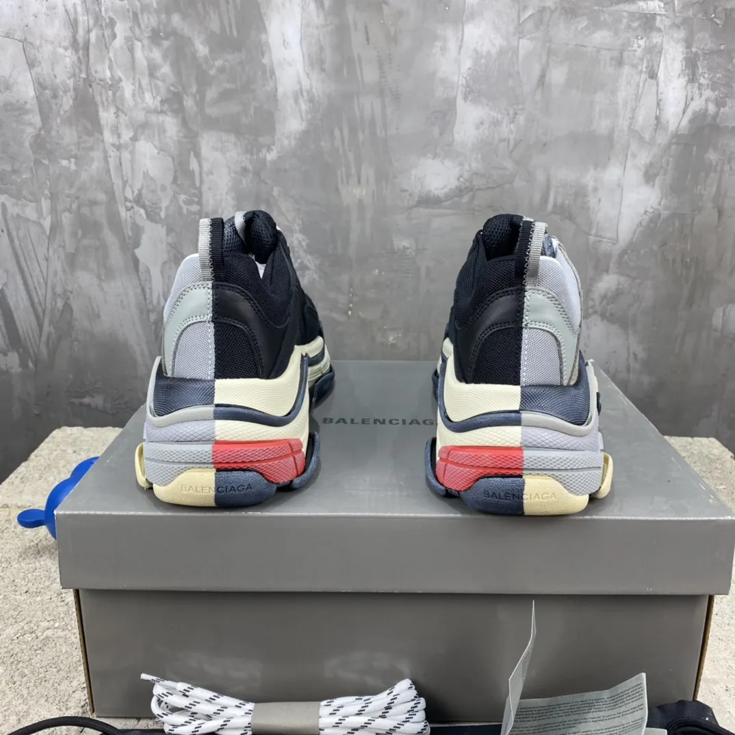 UrbanStyle Balenciaga Triple S Grey Dad Sneakers –  Replica Sneakers & Balenciaga Shoes Replica 774