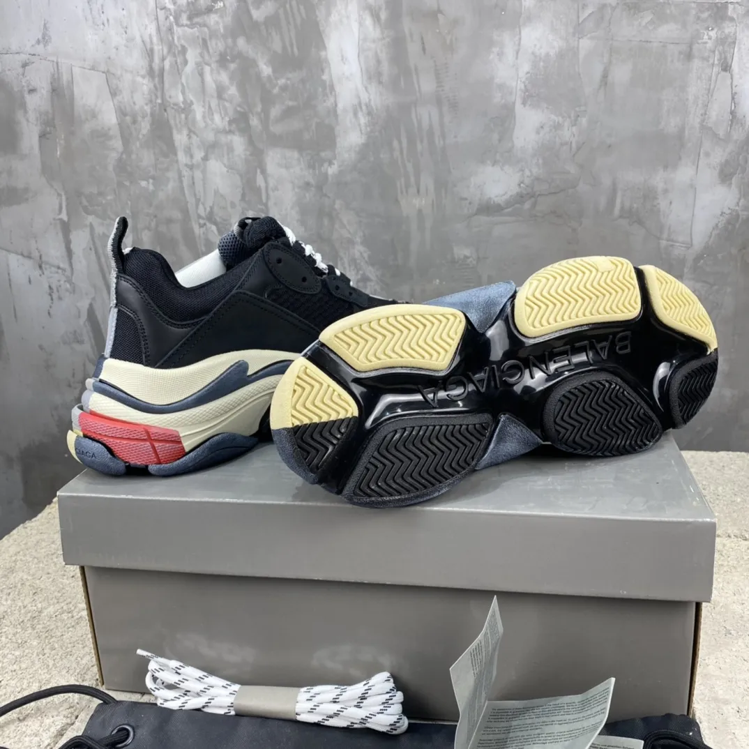 UrbanStyle Balenciaga Triple S Grey Dad Sneakers –  Replica Sneakers & Balenciaga Shoes Replica 774